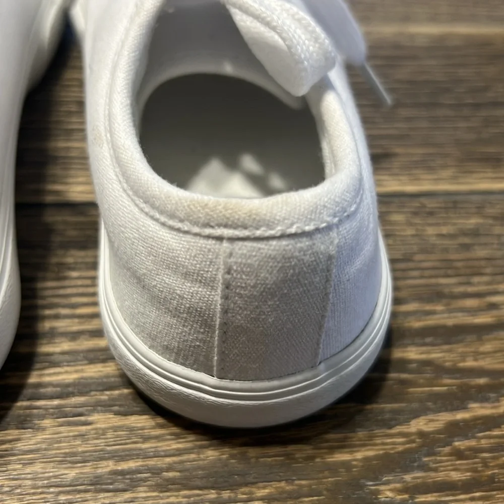 Wonder Nation White Sneakers‎ Classic Low-Top Design